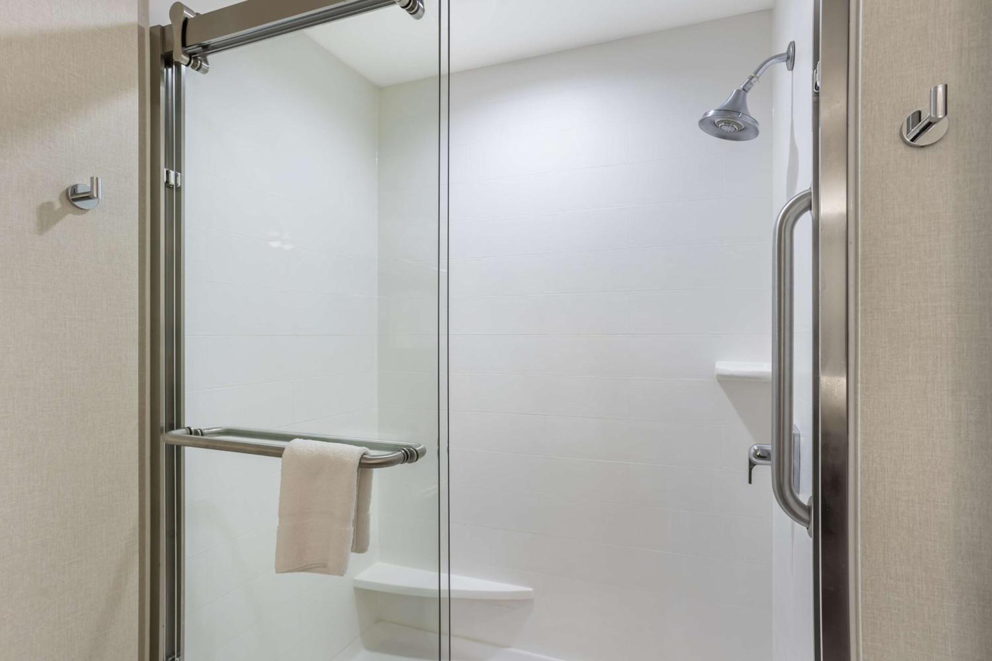 Pittston Best Western Plus Wilkes Barre-Scranton Airport Hotel מראה חיצוני תמונה