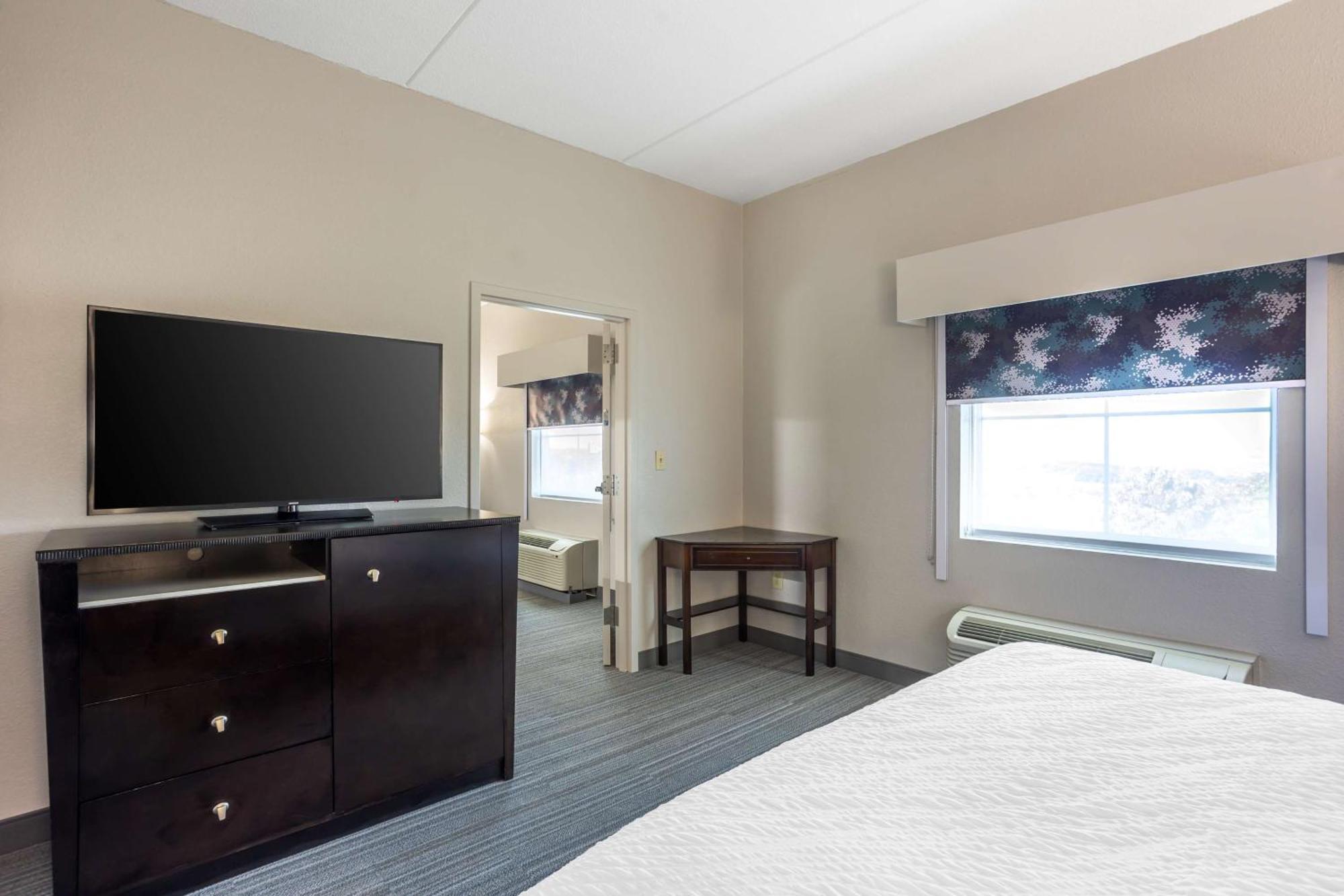Pittston Best Western Plus Wilkes Barre-Scranton Airport Hotel מראה חיצוני תמונה